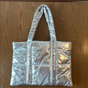 Silver Quilted Tote BagBwth & Body NWT